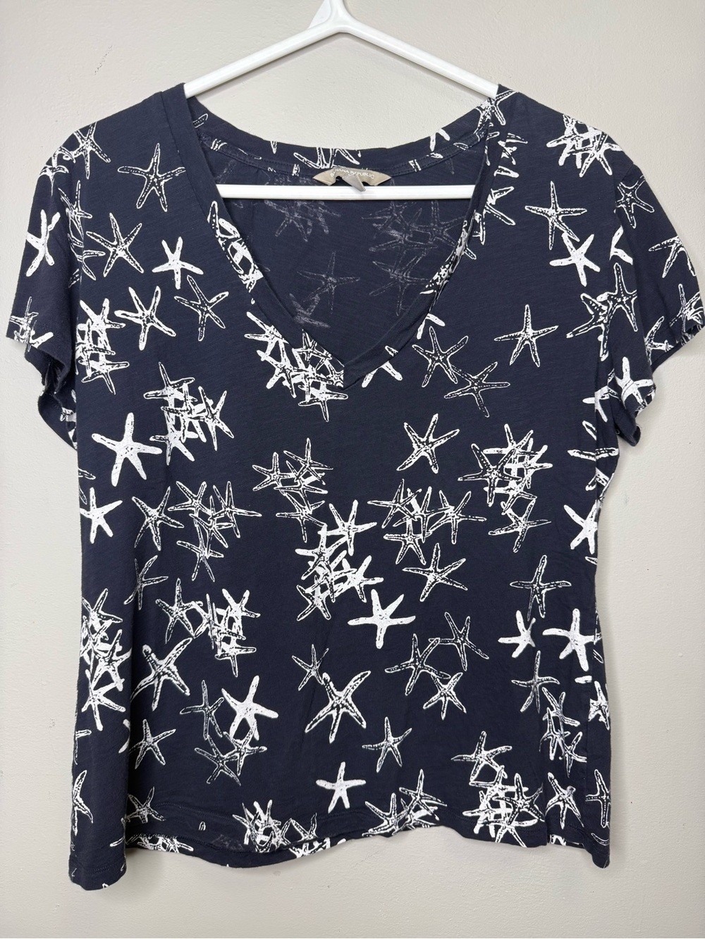 Banana Republic Women’s Navy Starfish Print V-Neck Top Large